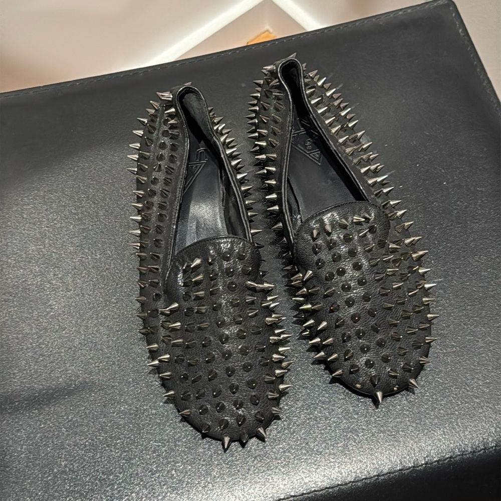 EUC UNIF Rare Chrome Spiked Hellraiser Leather Flats sz 6